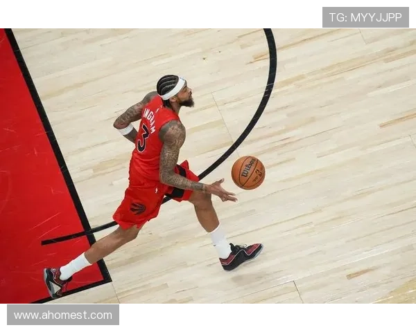 八村塁强硬暴扣顶翻防守完美接力里夫斯传球篮下得分